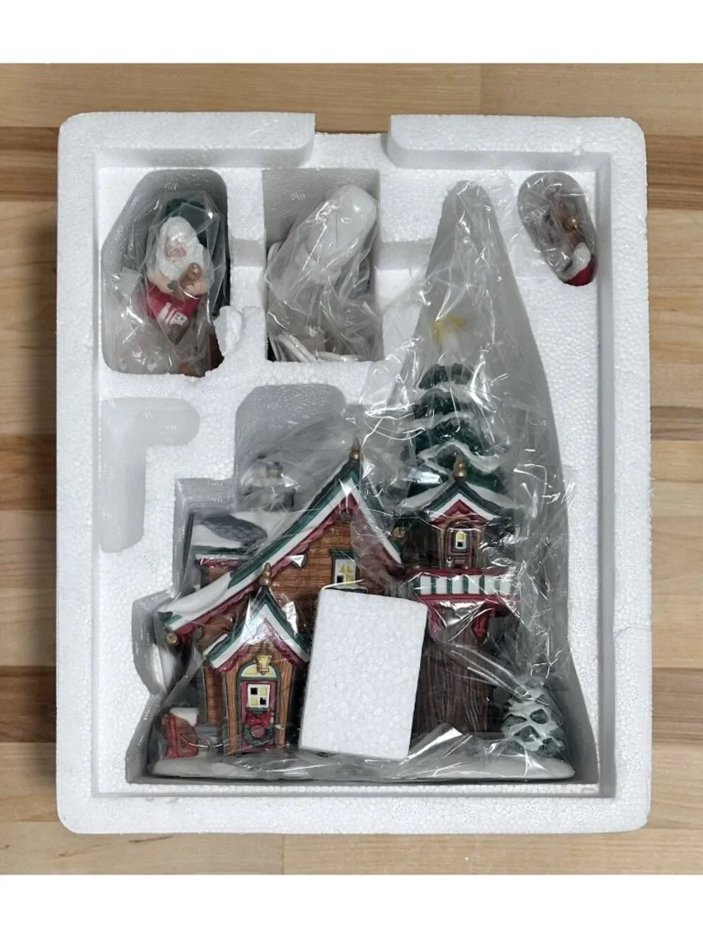 Dept 56 Santa's Get Away North Pole Christmas Village Mint in Box w/ Accessories